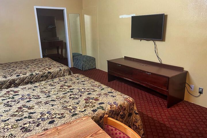 Room 13 of 24