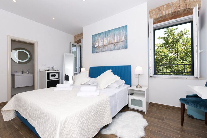 Room 30 of 80