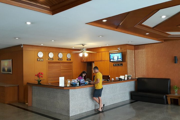 Check-in/check-out kiosk