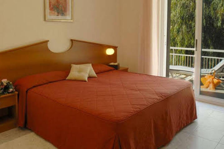 HOTEL HELIOS