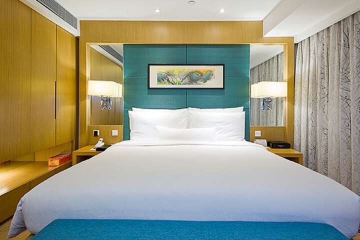 Room 4 of 95
