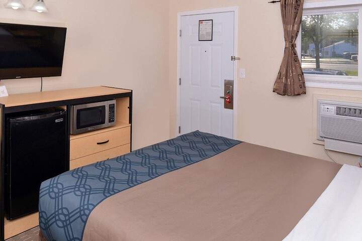 1 Queen Bed (17 of 17)