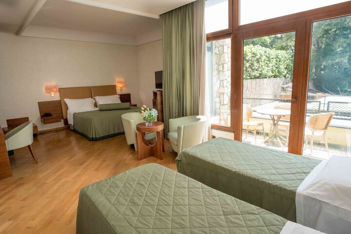 Room 2 of 41