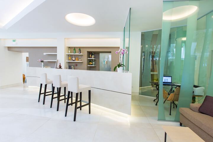 Entrance & Lobby