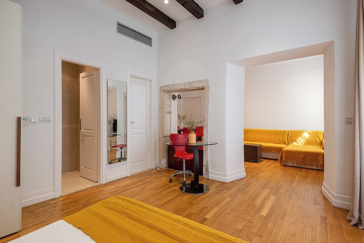Room 19 of 32