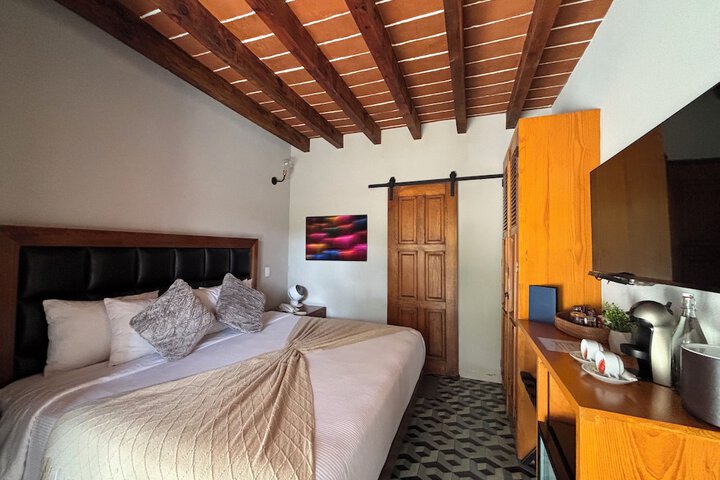 Room 33 of 137