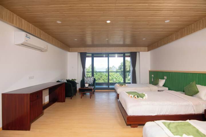 Room 27 of 83