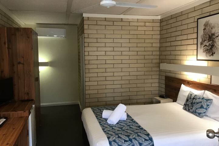 Room 30 of 53
