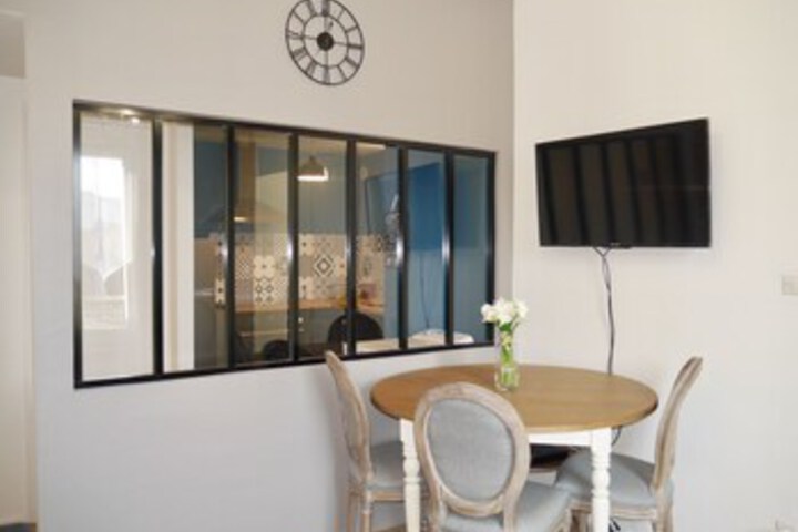 Room 5 of 20