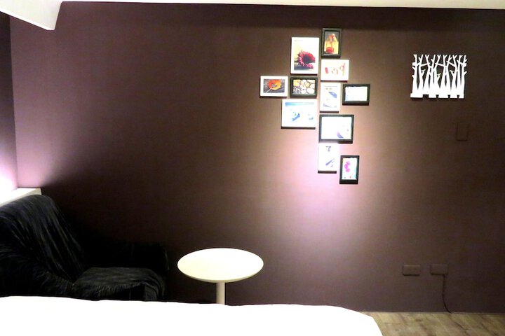 Room 4 of 6