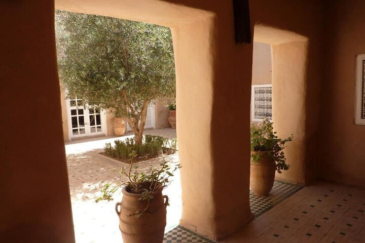 Room 4 of 7