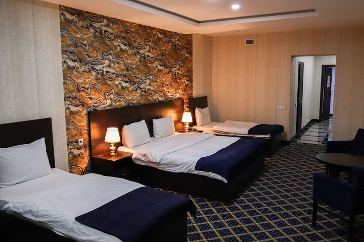 Room 16 of 38