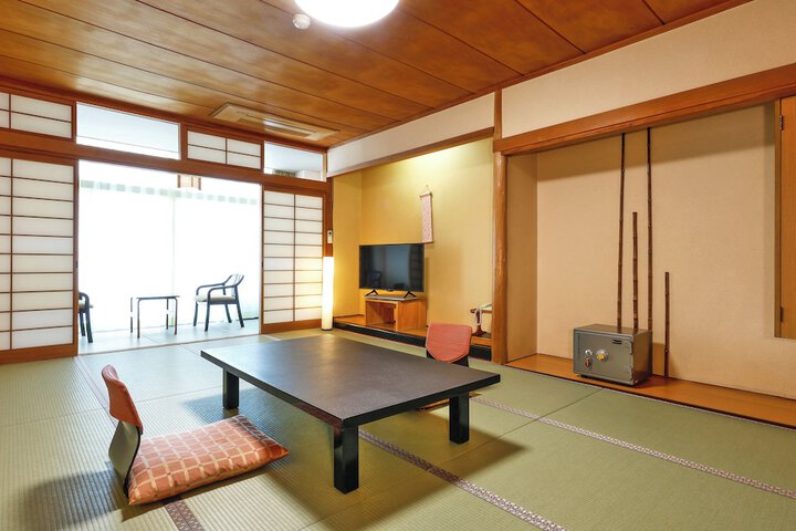 Room 12 of 50
