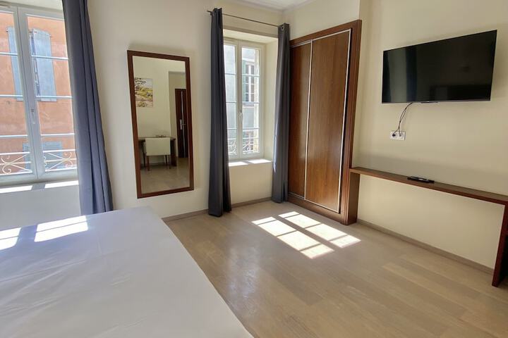Room 34 of 81