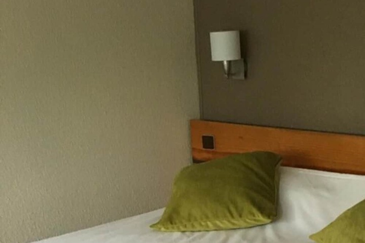 Room 10 of 46