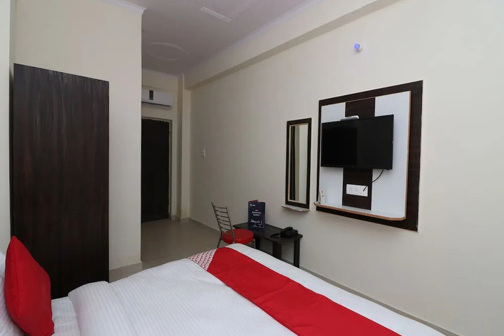 Room 5 of 12