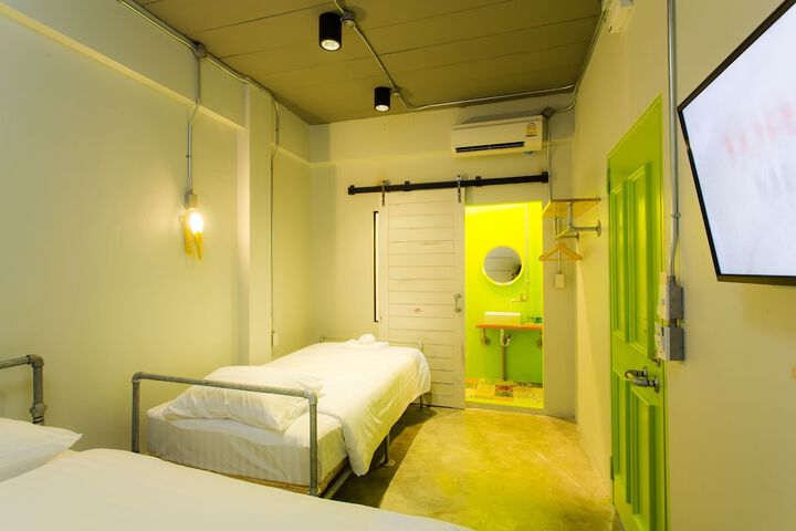Room 11 of 34