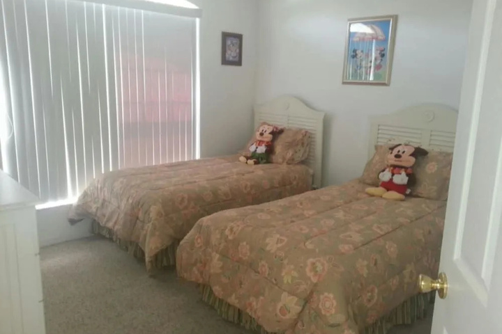 Room 5 of 14