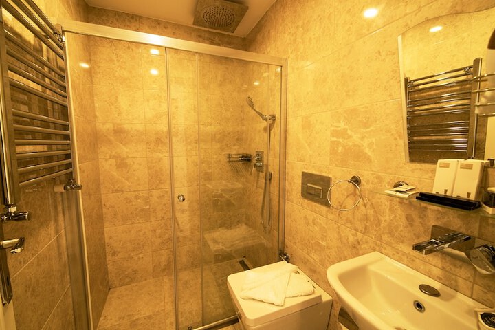 Room 33 of 42
