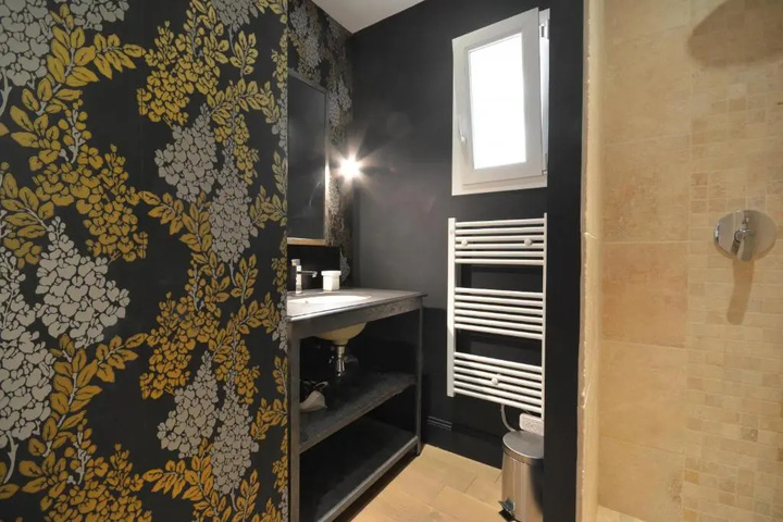 Room 10 of 24