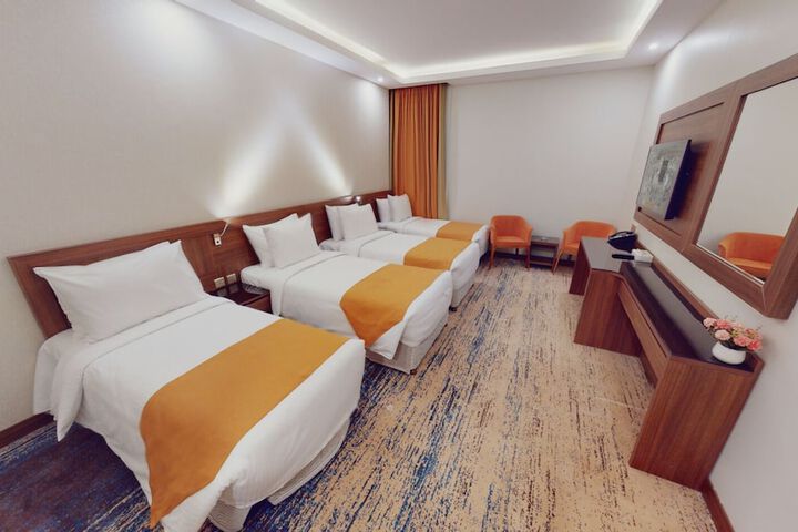 Room 10 of 25