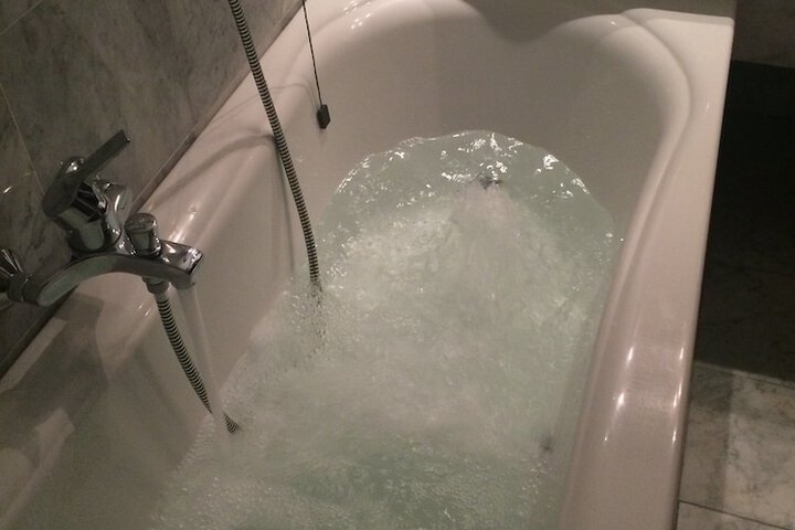 Hot Tub 16 of 33