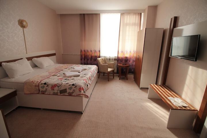 Room 8 of 12