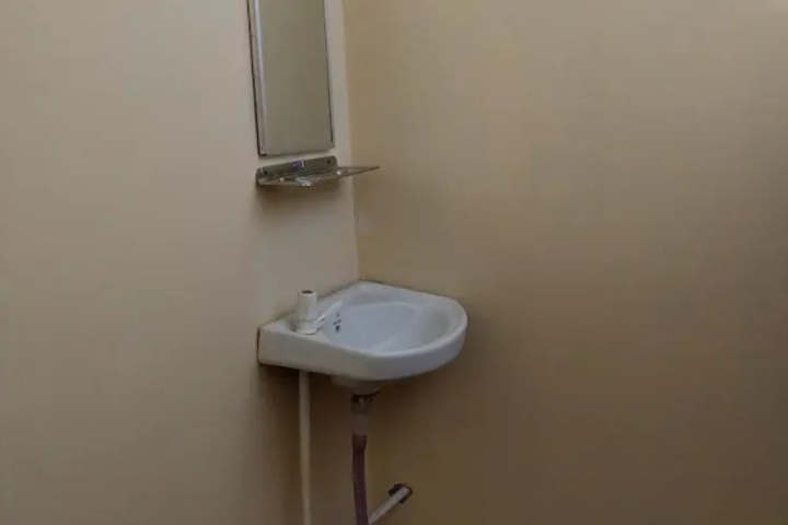 Room 8 of 10