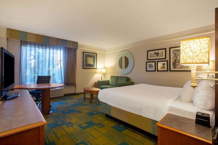 1 King Bed Deluxe Room (14 of 16)