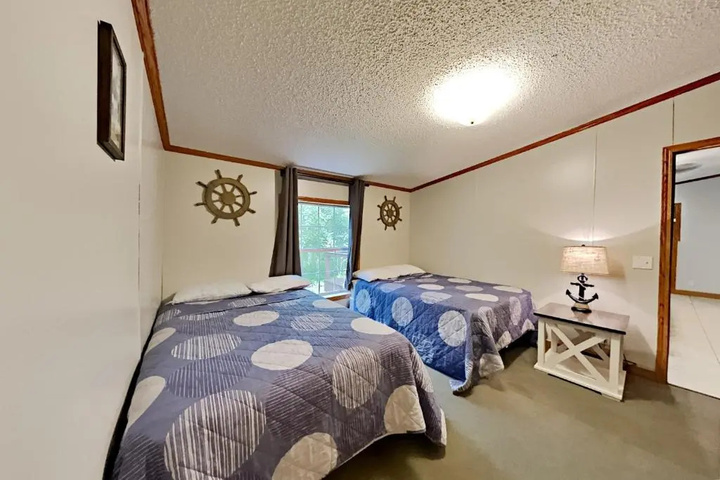 Room 4 of 15