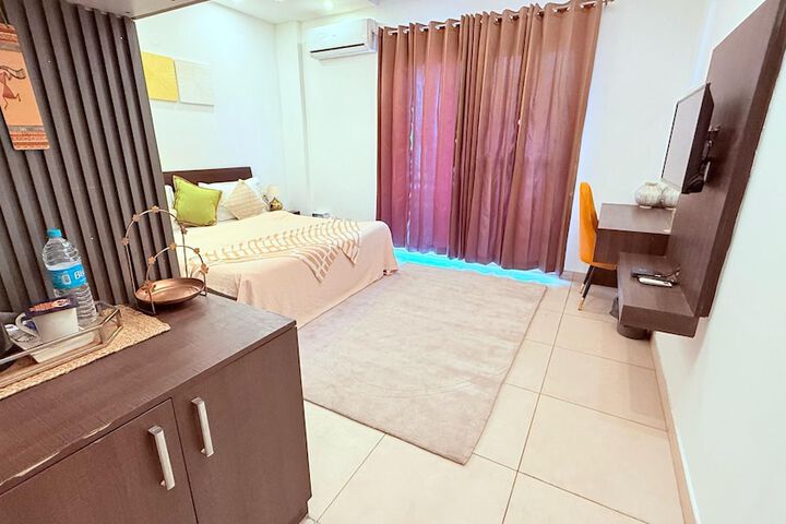 Room 9 of 15