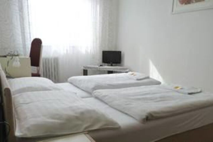 Room 8 of 25