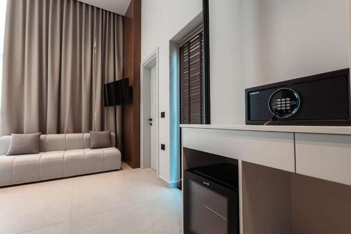 Room 21 of 42