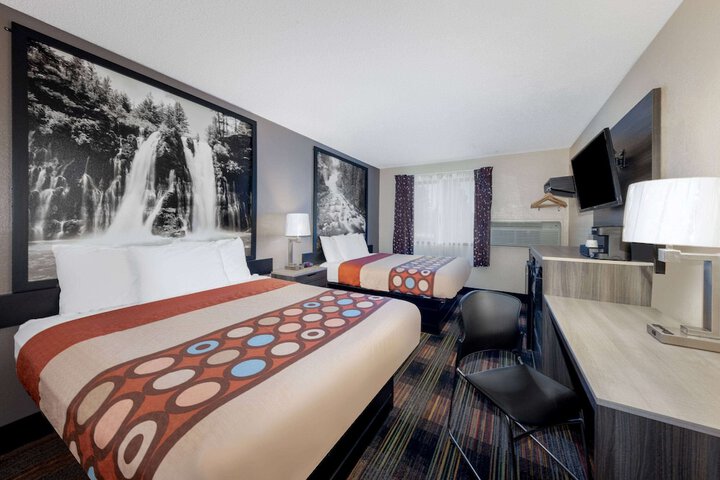 2 Queen Beds (6 of 8)