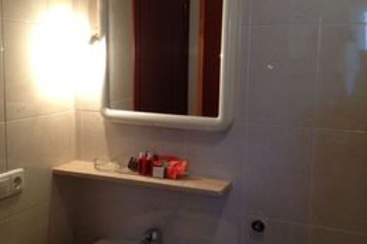 Room 7 of 24