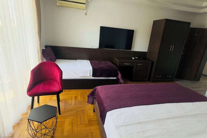 Room 13 of 40