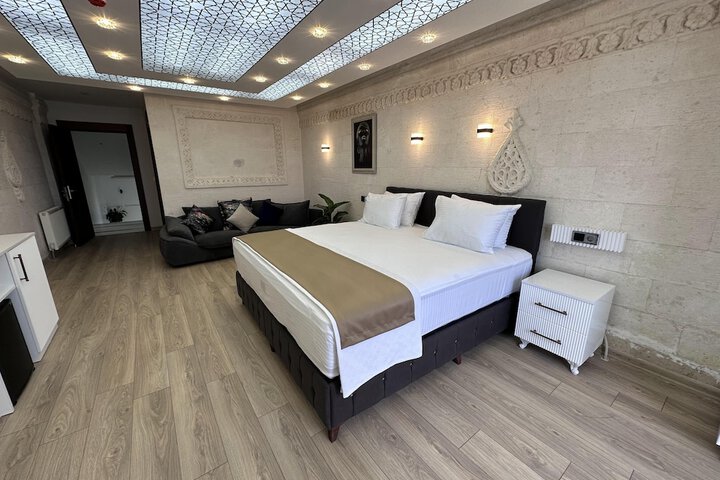 Room 6 of 27