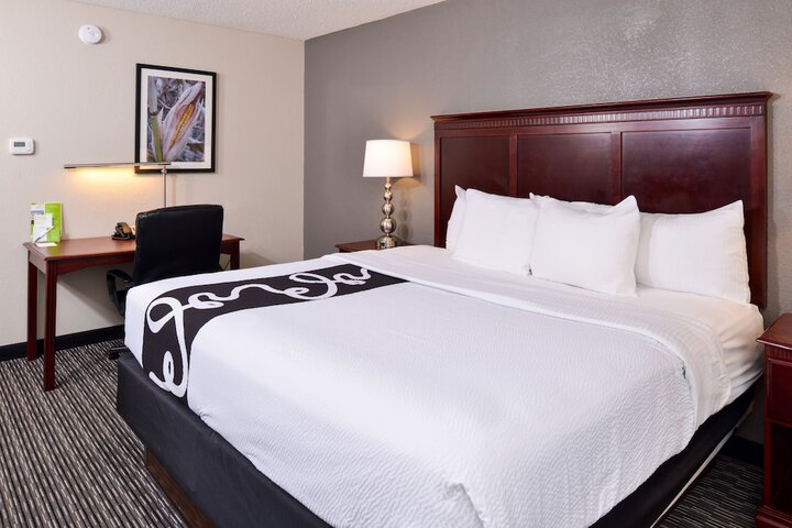 1 King Bed (9 of 24)