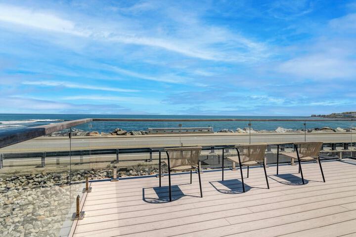 Sundeck 47 of 53
