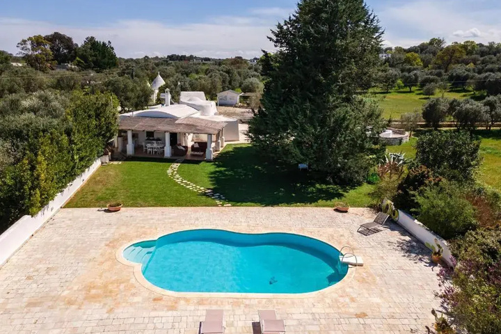 Pool 10 of 17