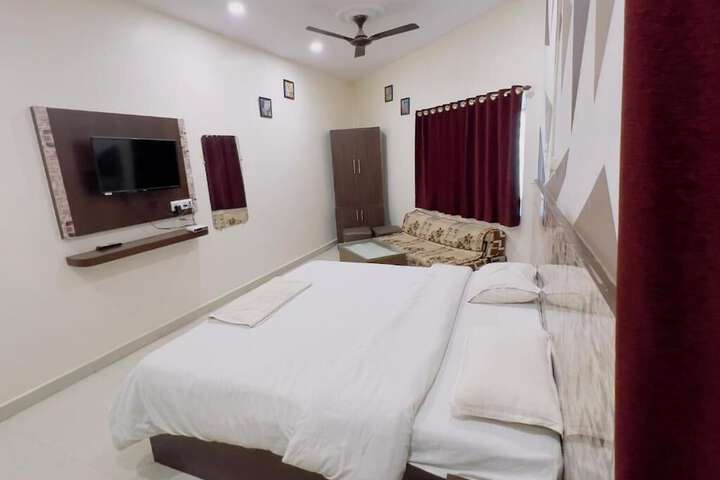 Room 3 of 10
