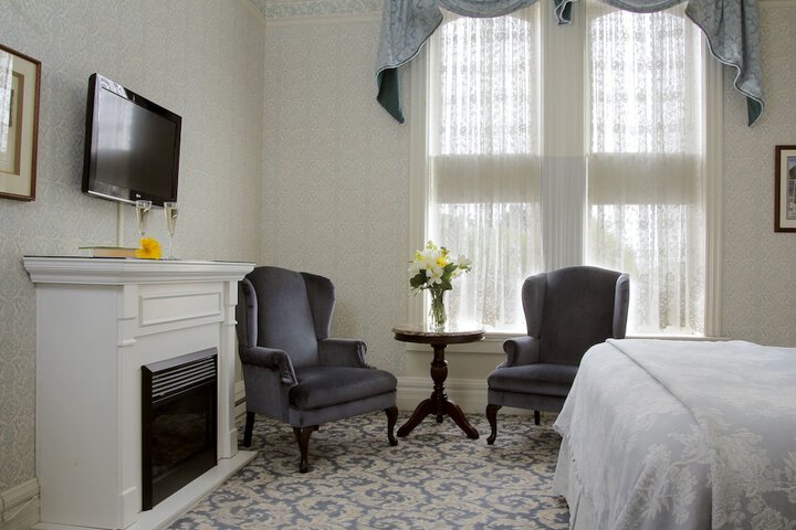 Room 4 of 66