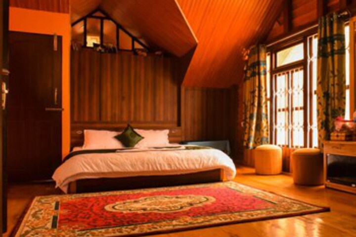 Room 5 of 9