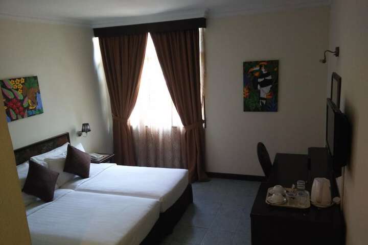 Room 9 of 34