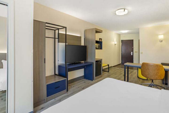 1 King Bed (17 of 23)