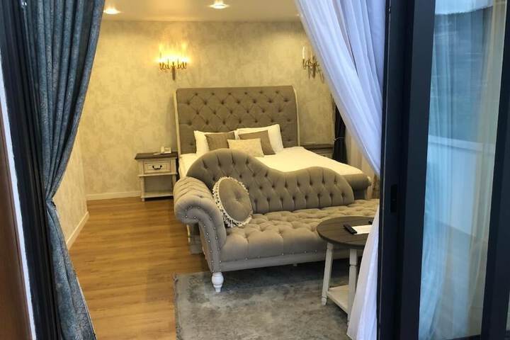 Room 7 of 17