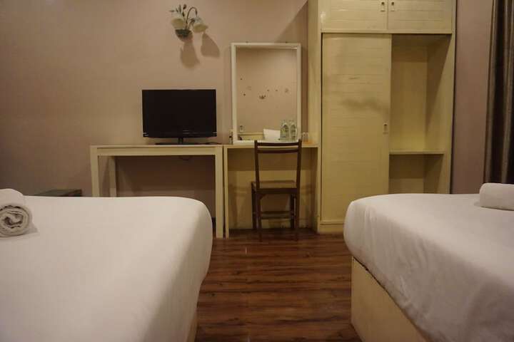Room 14 of 27