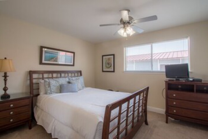 Room 27 of 32