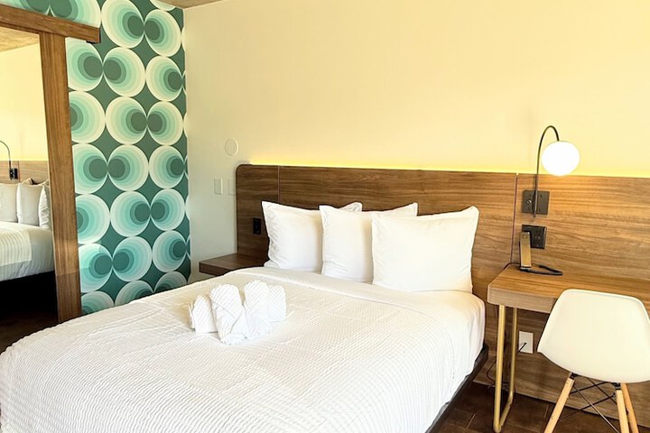 Room 46 of 76