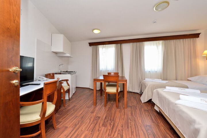 Room 17 of 44